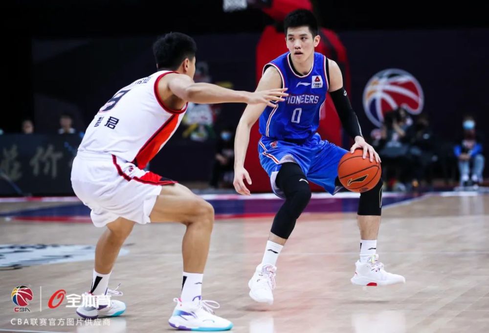 上海绿地队员意志坚定决心力拼激烈比赛的简单介绍