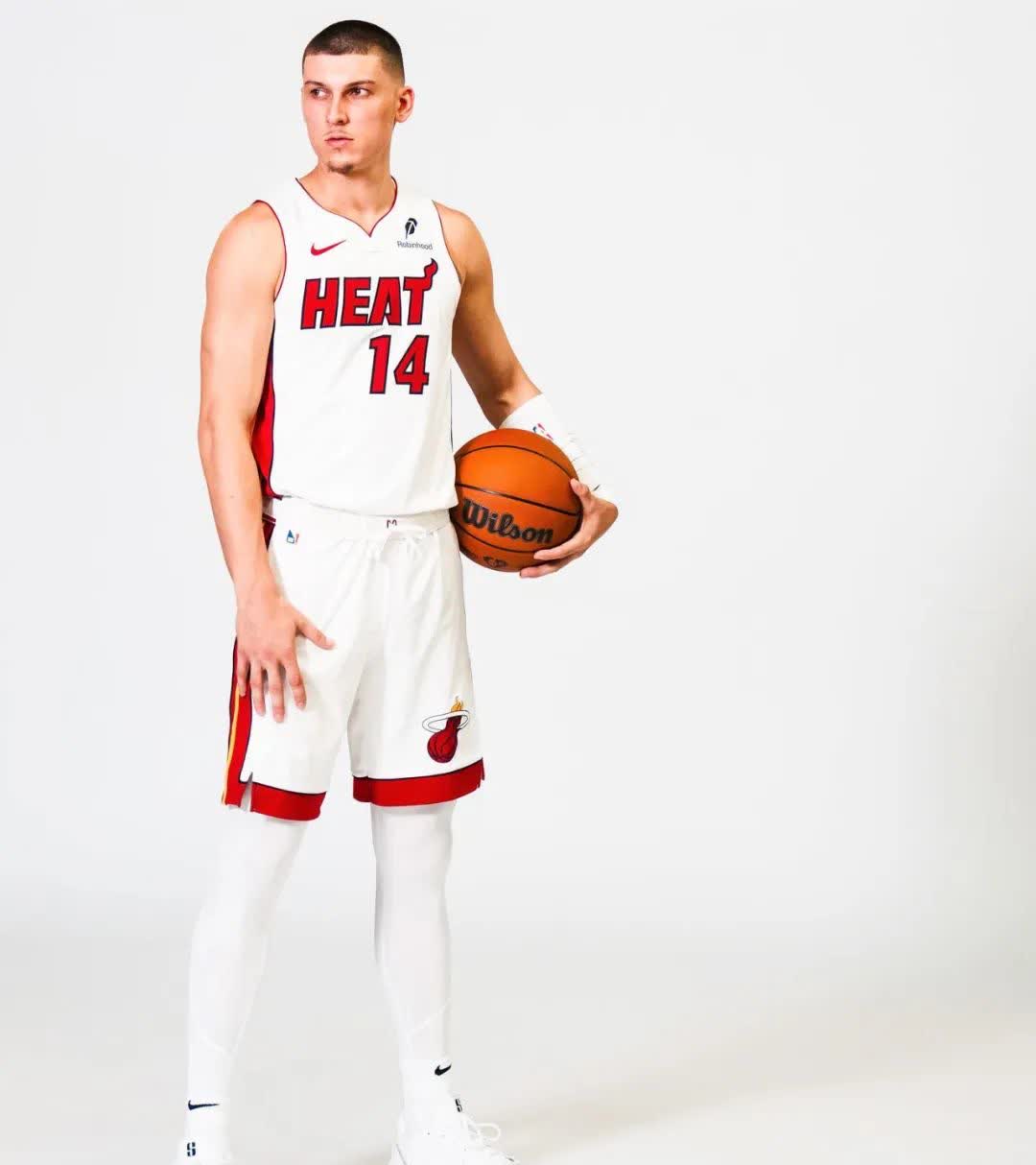 包含热火后卫受伤离场,球队面临伤病困扰的词条 包含热火后卫受伤离场,球队面临伤病困扰的词条