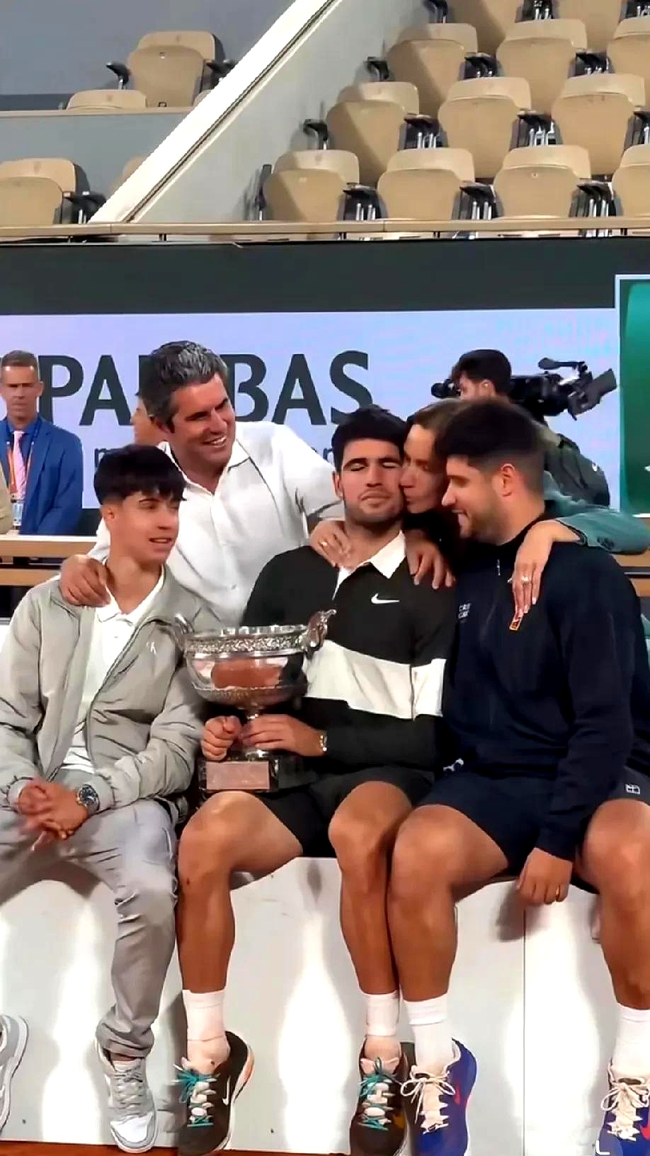 德国网球队绝杀法国网球队，阿尔卡拉斯统治全场的简单介绍