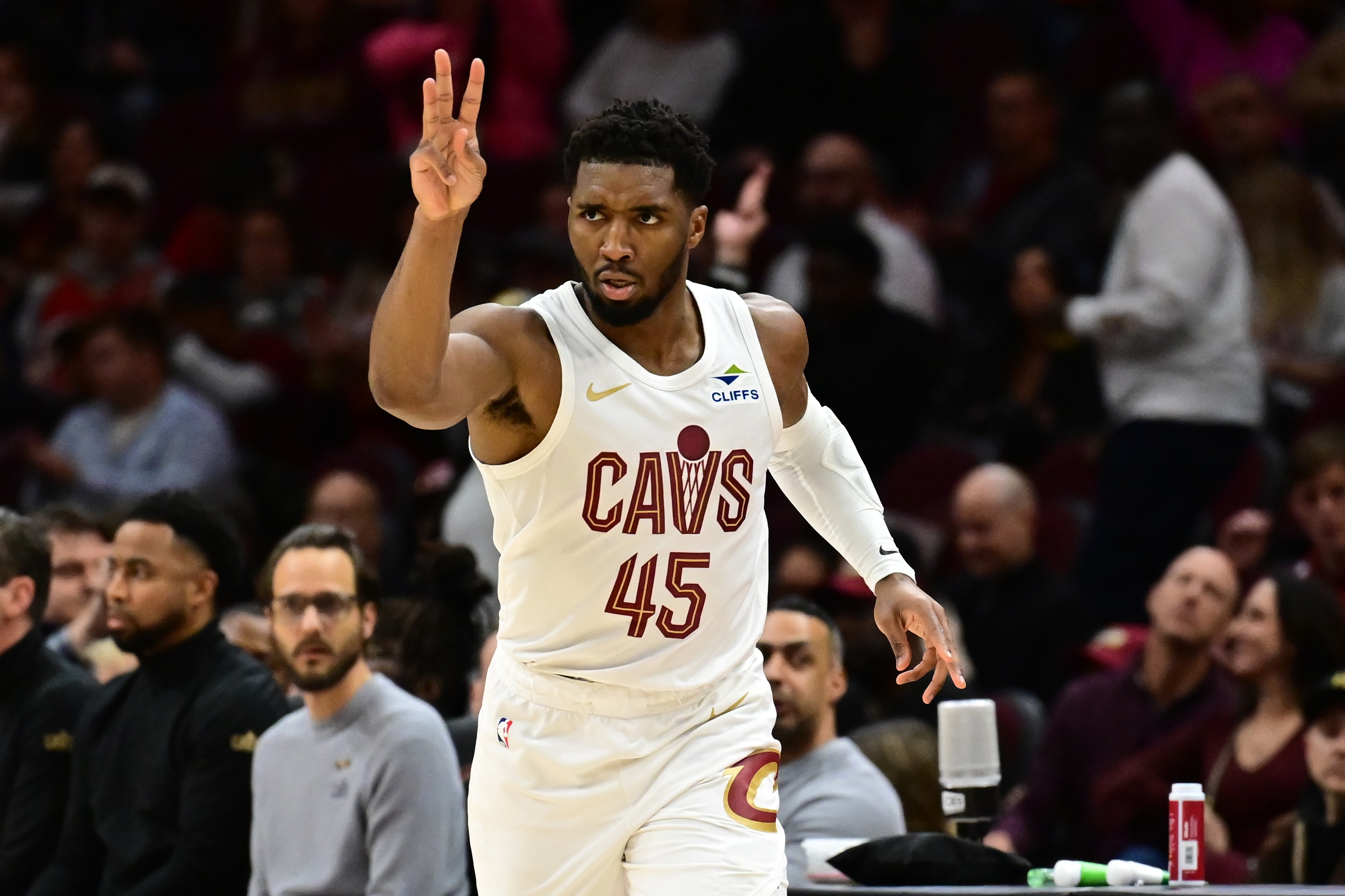 包含凯尔特人B队完胜希腊男篮，米切尔一己之力扛起全队的词条