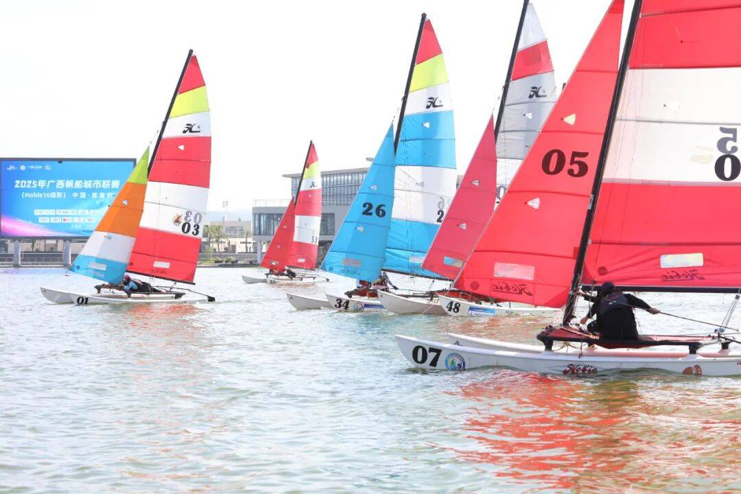关于帆船比赛选手技压群雄，夺冠头名的信息