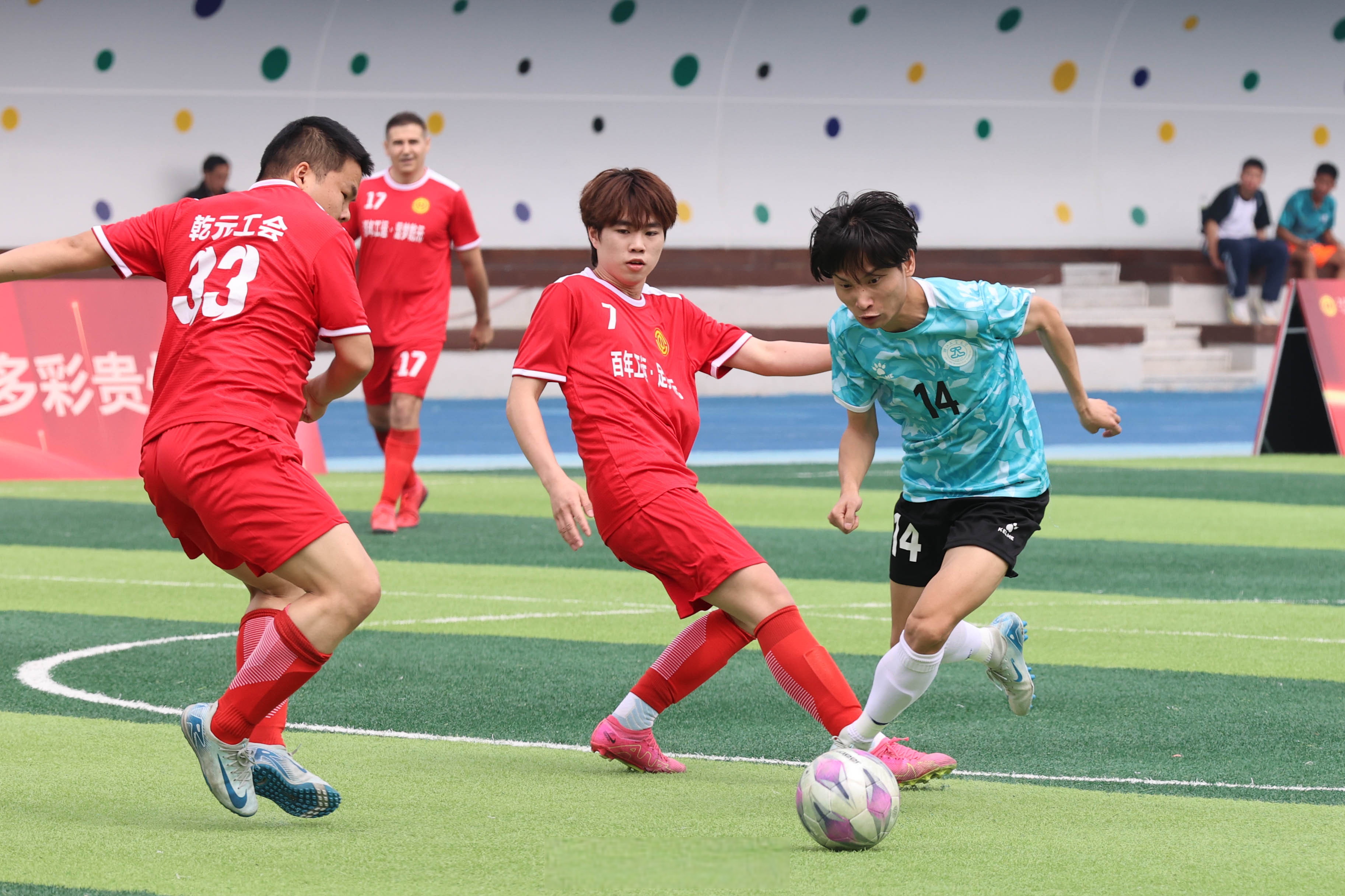 包含足球职业联赛首轮比赛拉开帷幕,球队展现实力的词条 包含足球职业联赛首轮比赛拉开帷幕,球队展现实力的词条