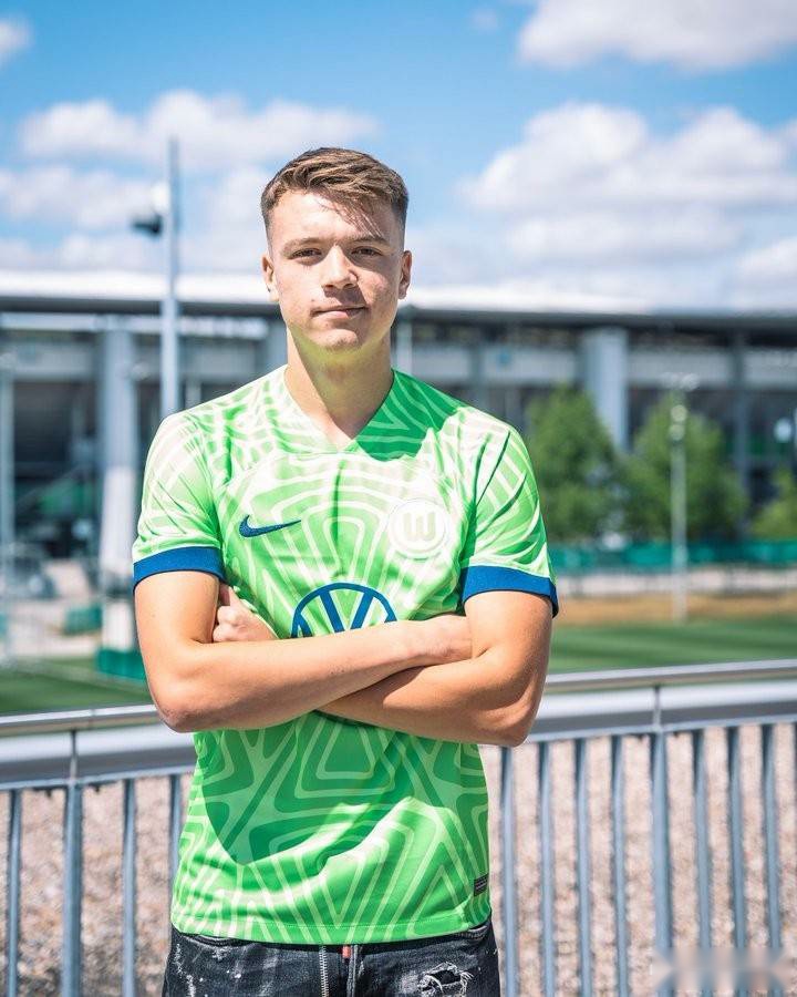 包含勒沃库森前锋阿里格兹传闻加盟狼堡,球队投资有限的词条 包含勒沃库森前锋阿里格兹传闻加盟狼堡,球队投资有限的词条