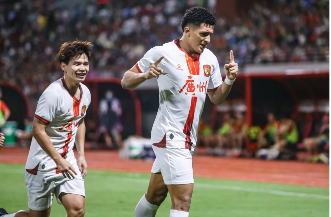 包含球队备战重要战役，士气正旺的词条