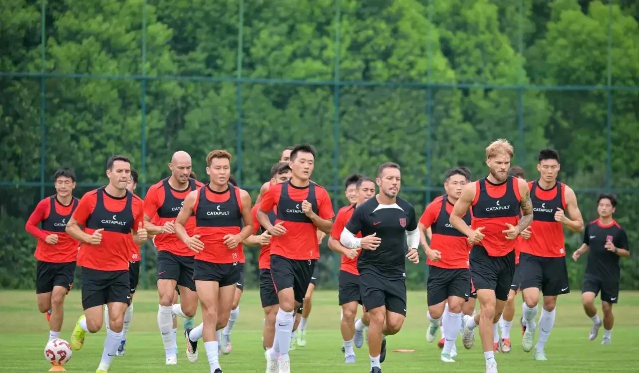 包含球队备战重要战役，士气正旺的词条