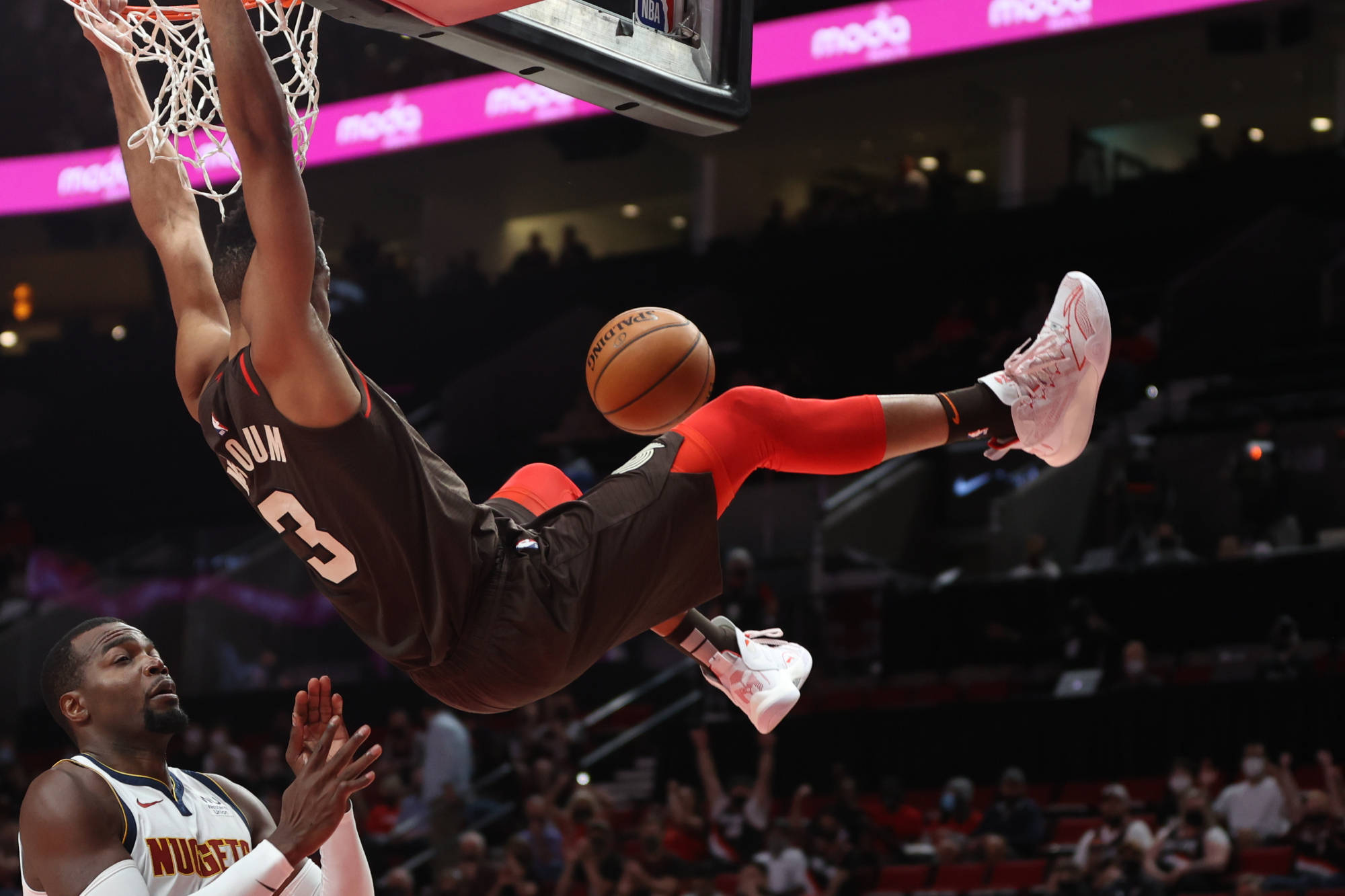 开拓者大胜乐透,利拉德三分球连续命中砍下+得分 开拓者大胜乐透,利拉德三分球连续命中砍下+得分