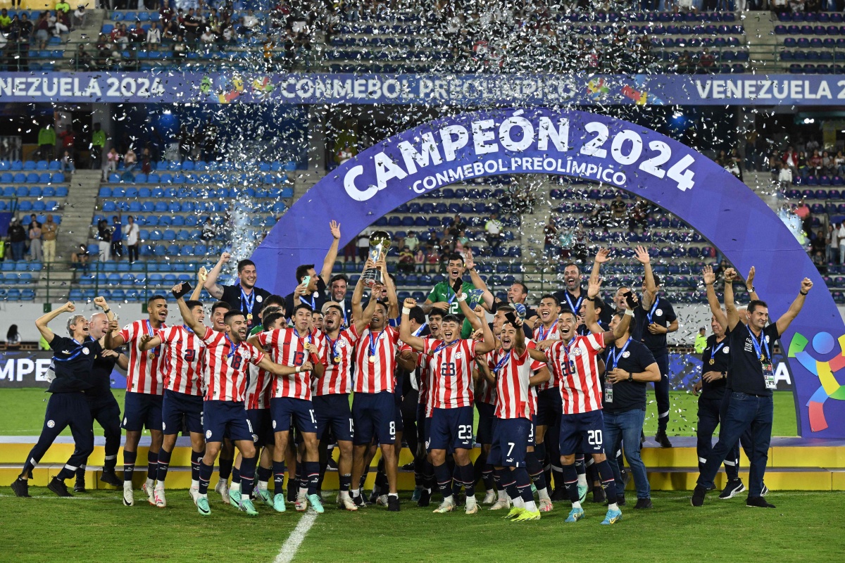 AC米兰在欧冠比赛中取得一场重要胜利