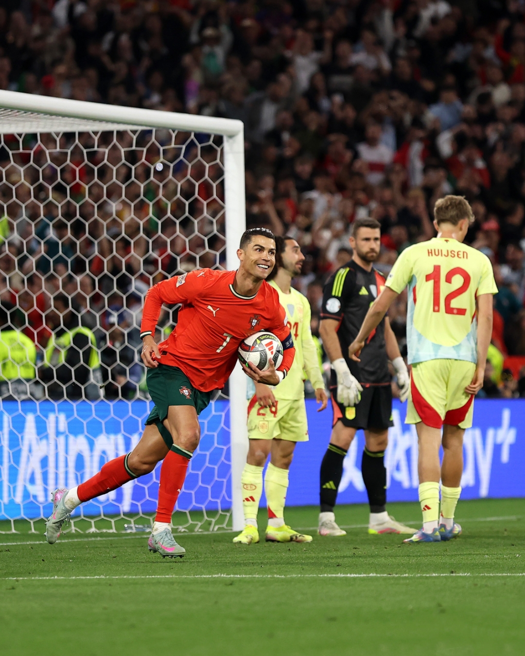 欧洲豪强火力全开，战胜对手晋级