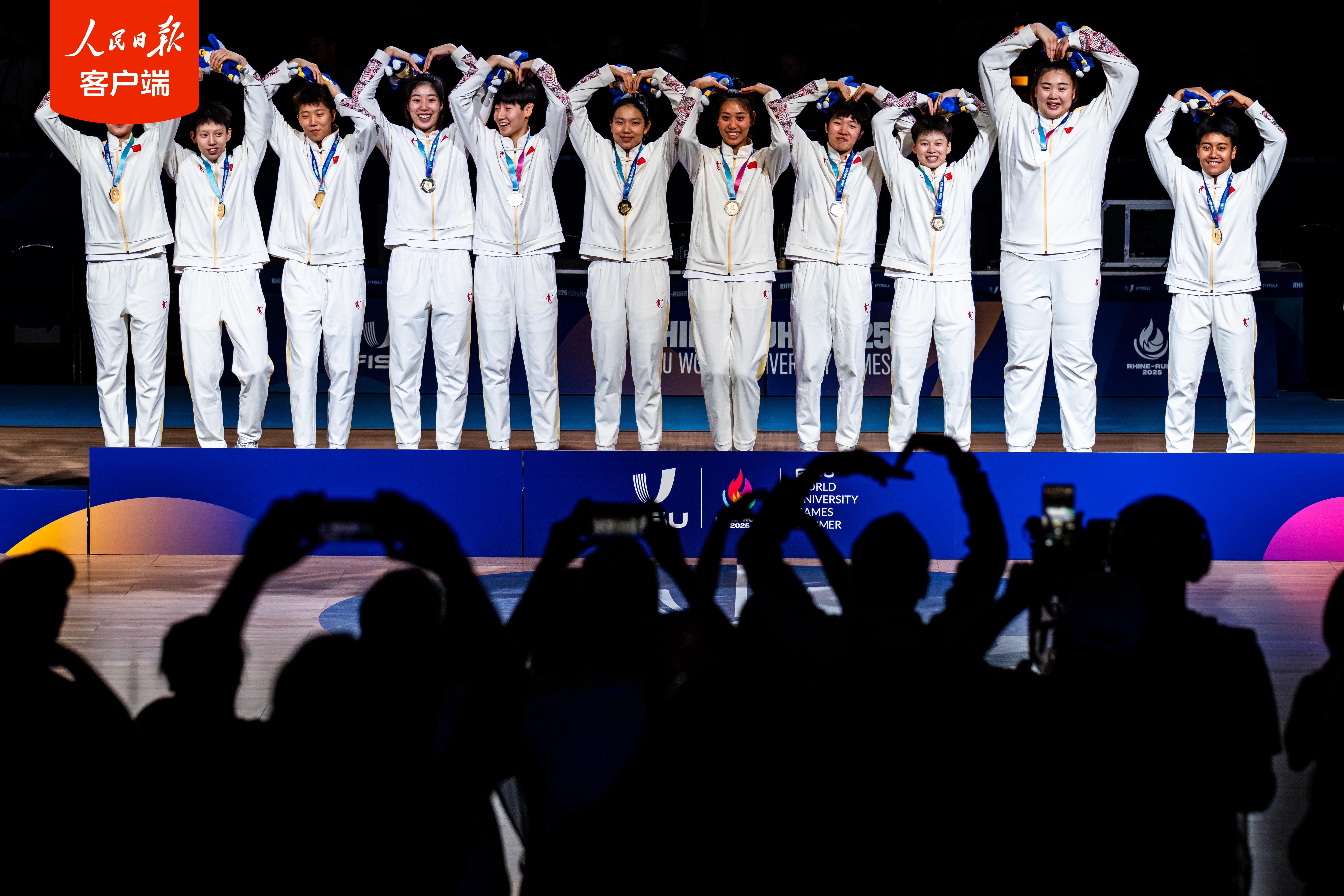 特立独行！中国女篮战胜强敌加拿大