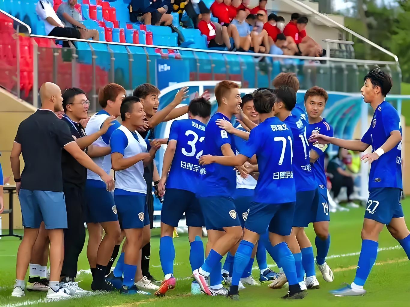 一方队员失误连连,欲夺联赛头名的简单介绍 一方队员失误连连,欲夺联赛头名的简单介绍