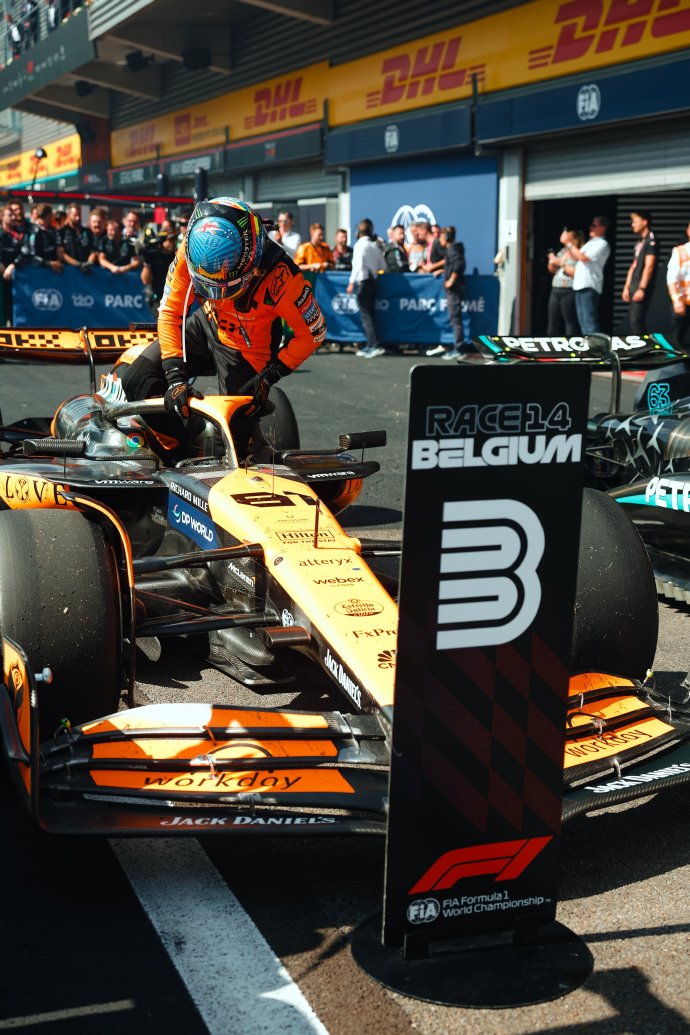 包含阿斯顿马丁翻盘哈斯车队，皮亚斯特里统治全场的词条