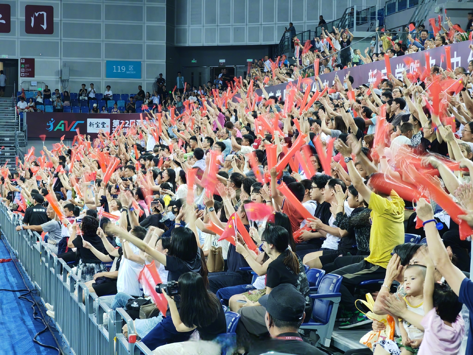 广东获得总冠军奖杯后庆祝活动 广东获得总冠军奖杯后庆祝活动