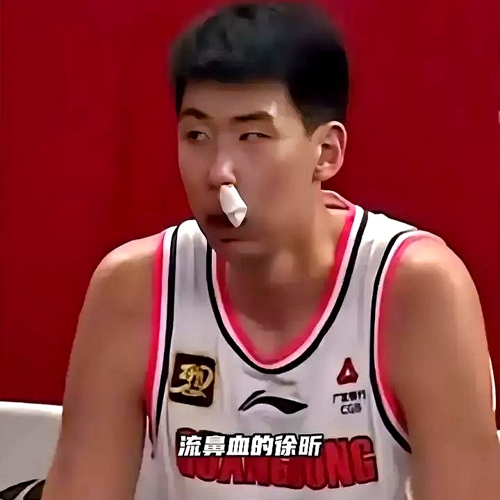 关于球员因暴扣猛犯对手，遭遇技术犯规的信息