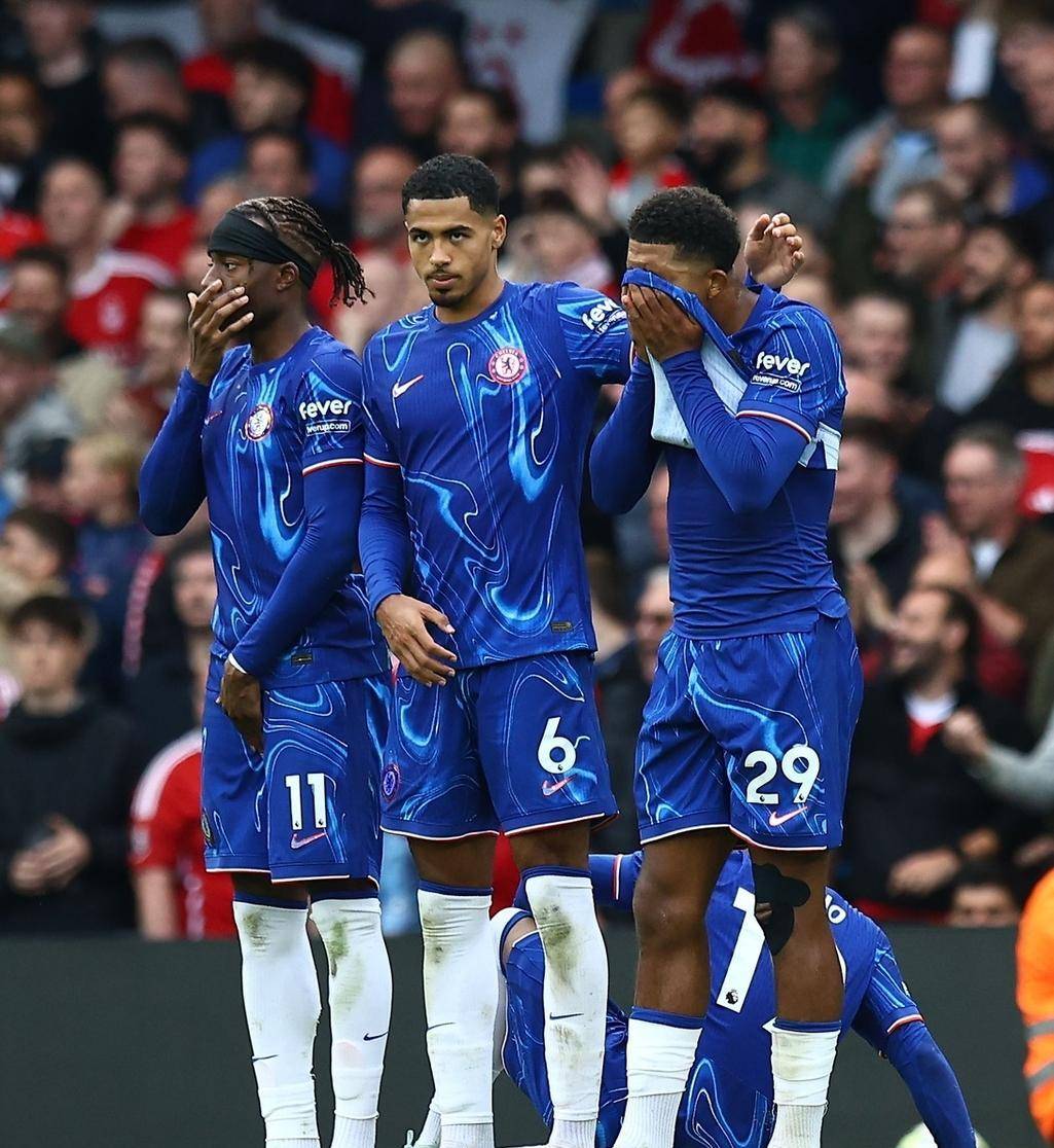 切尔西被莱切斯特逼平,英超积分榜局势混乱的简单介绍 切尔西被莱切斯特逼平,英超积分榜局势混乱的简单介绍