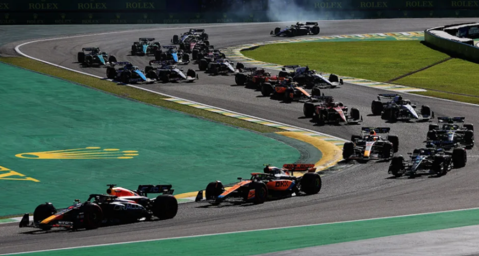 阿斯顿马丁鏖战索伯车队，佩雷兹刷新纪录