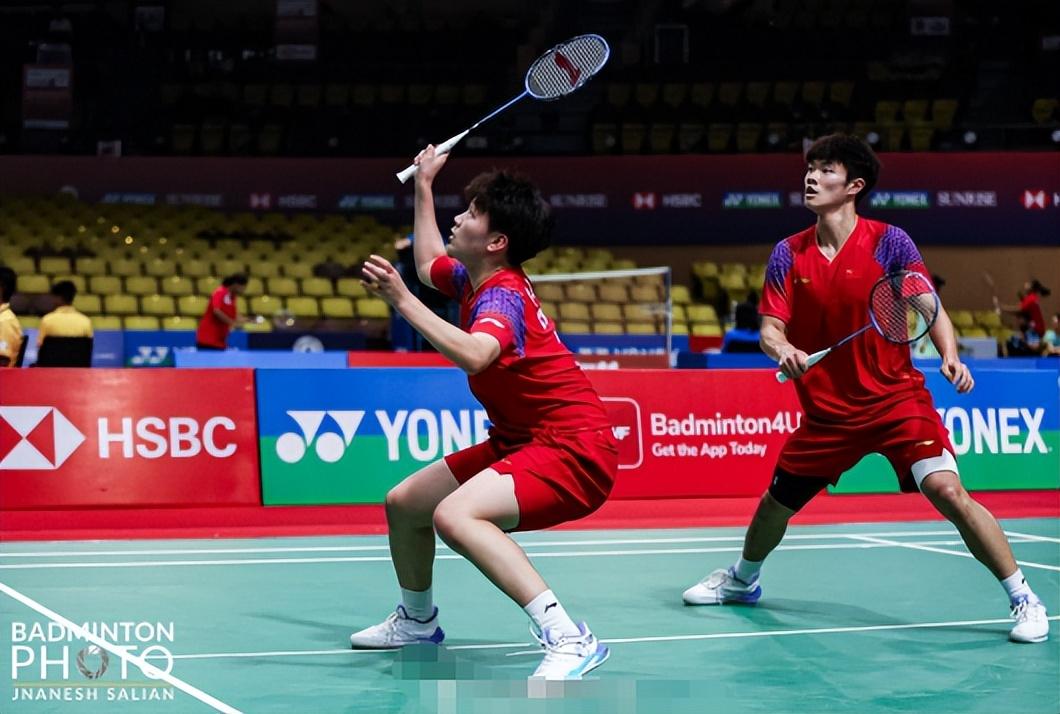 包含马来西亚羽毛球队鏖战韩国羽毛球队，林丹惊艳世界的词条