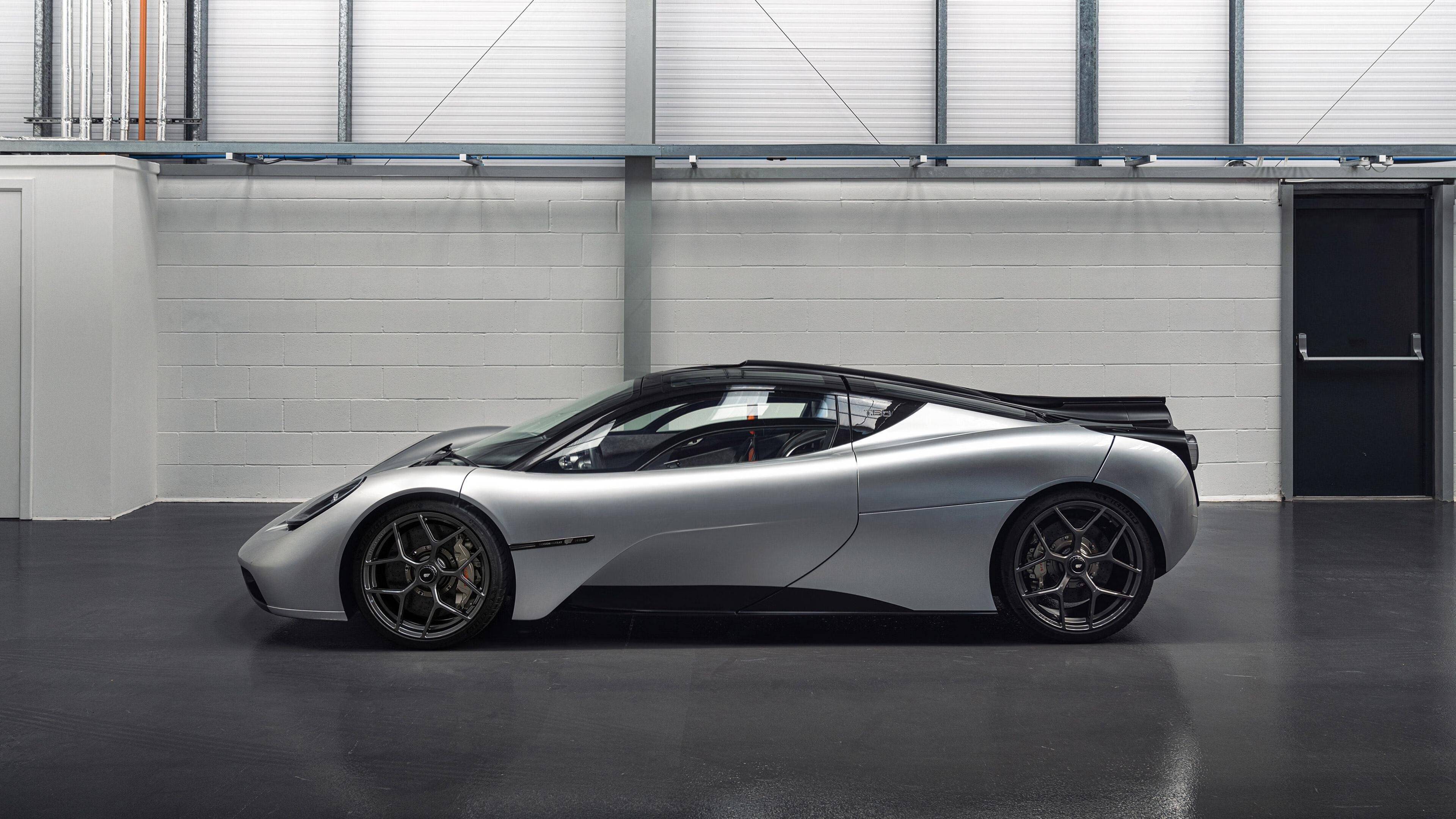 当范戴克在意甲焦点战接管比赛，我们想起了美国巅峰对决与希腊的胜出