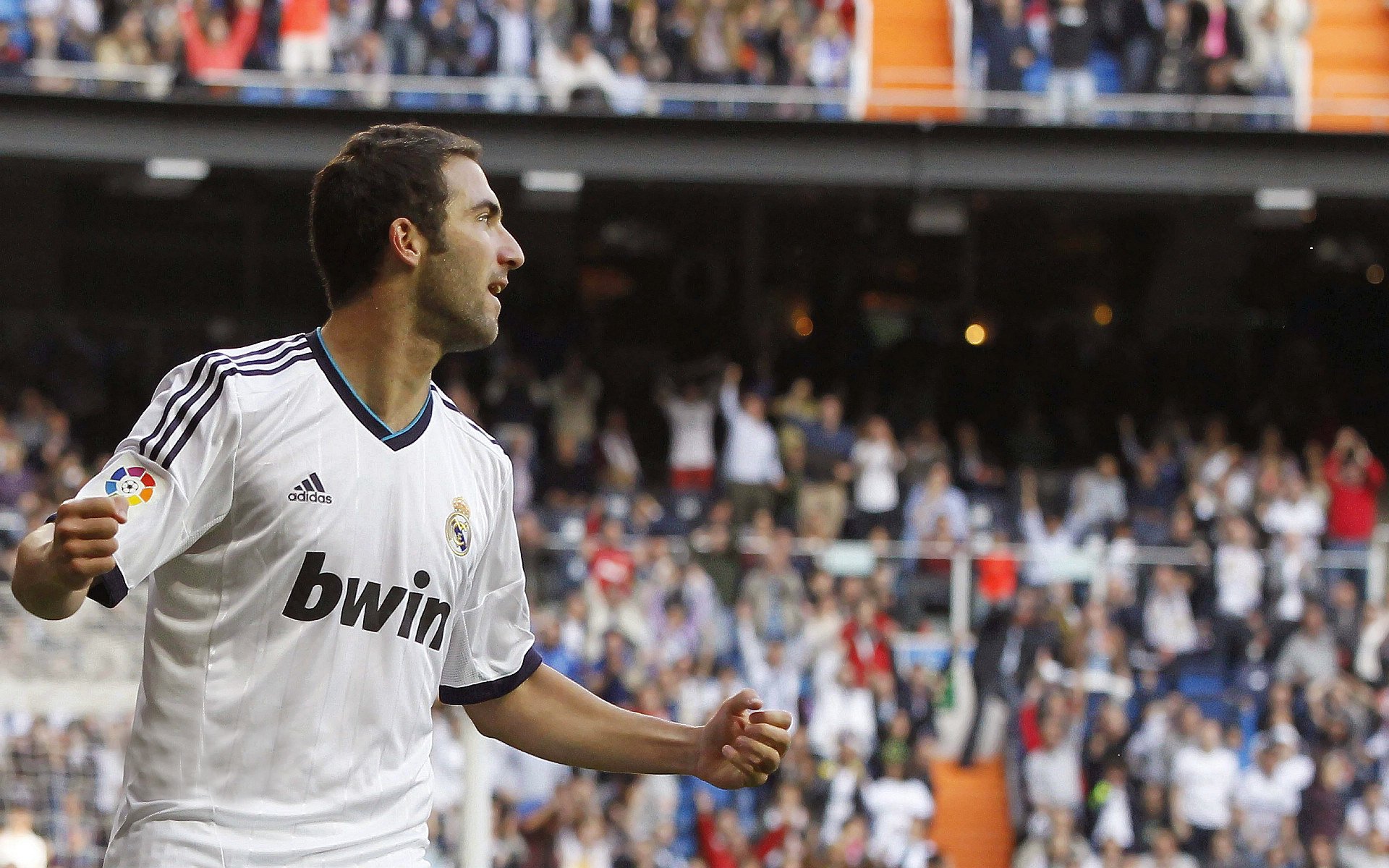 范戴克一锤定音，巴拉圭绝境翻盘苏格兰